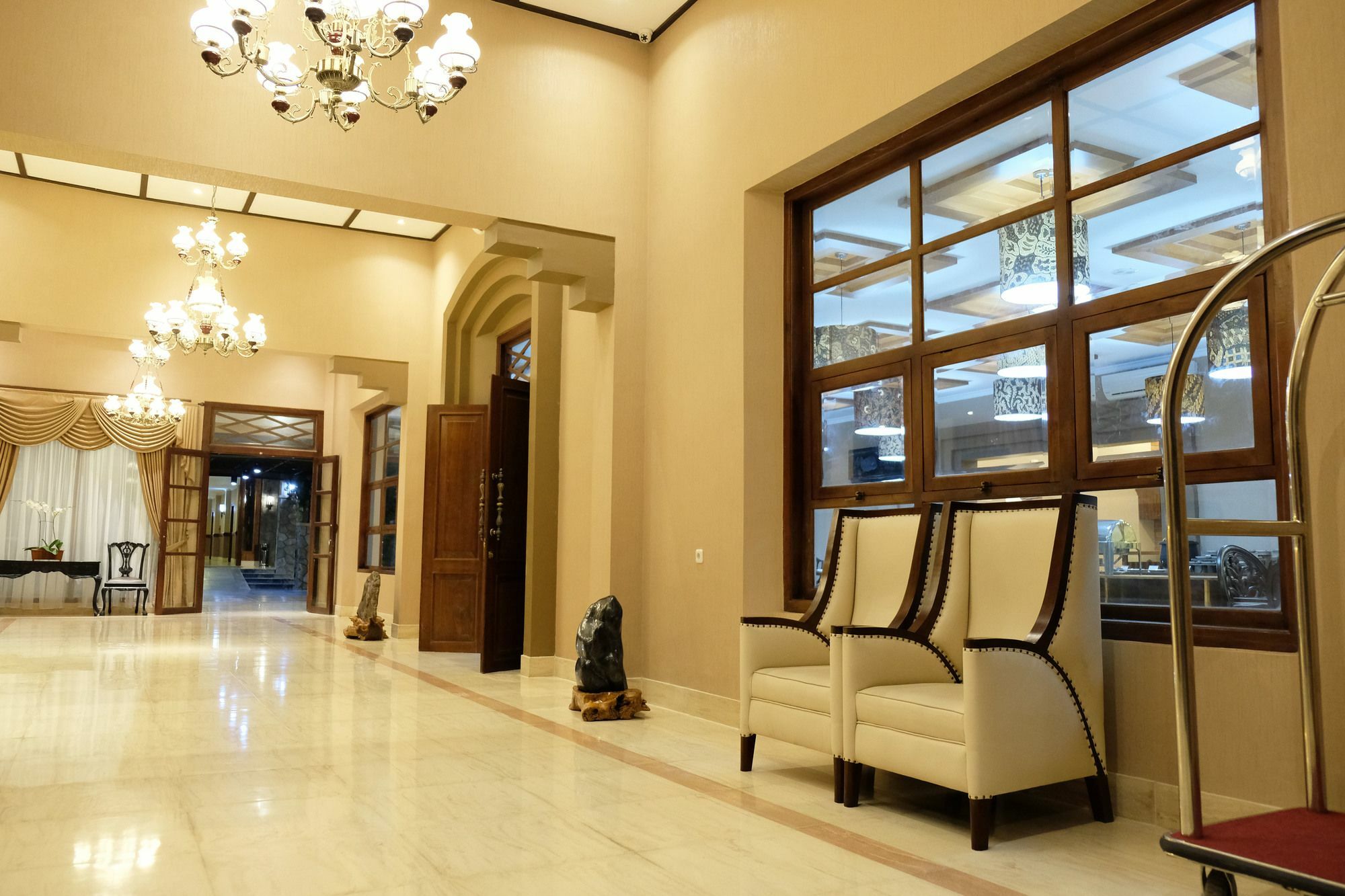 Mexolie Hotel Kebumen Exterior foto